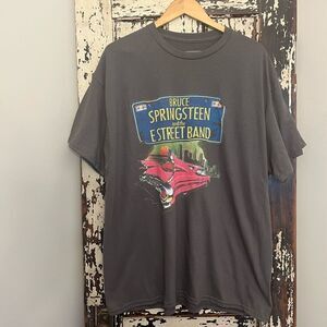 Retro Bruce Springsteen and The E Street Band Men’s XL T-shirt.